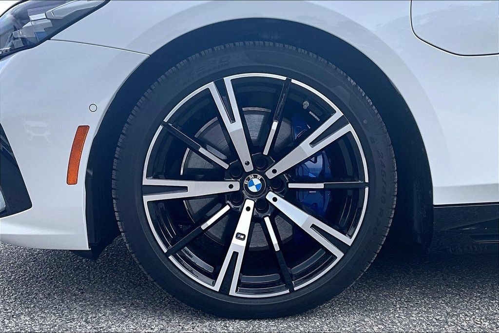 Used 2026 BMW 550e xDrive AWD/4WD image 32