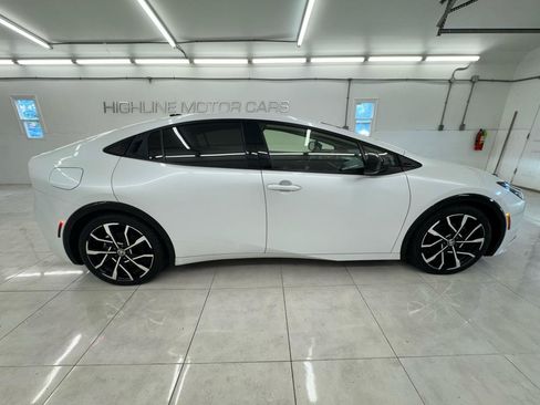 Used 2024 Toyota Prius Prime FWD image 4