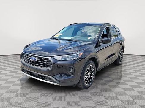 Certified 2025 Ford Escape SE FWD image 3
