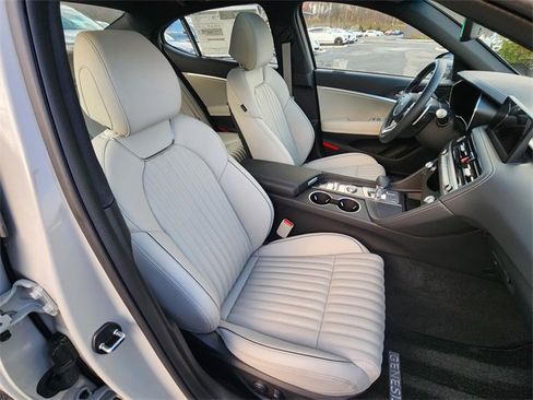 Used 2025 Genesis G70 3.3T Advanced image 22