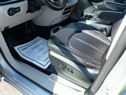 Certified 2024 Chrysler Pacifica Touring-L FWD image 27