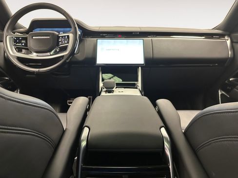 Used 2025 Land Rover Range Rover Autobiography AWD/4WD image 11