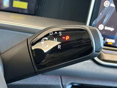 New 2025 Volkswagen Tiguan SE image 20