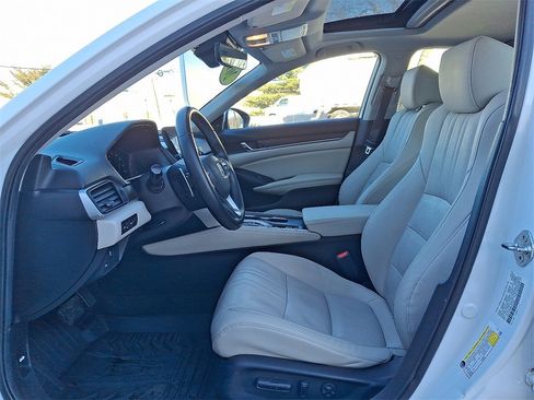 Used 2019 Honda Accord Touring image 13