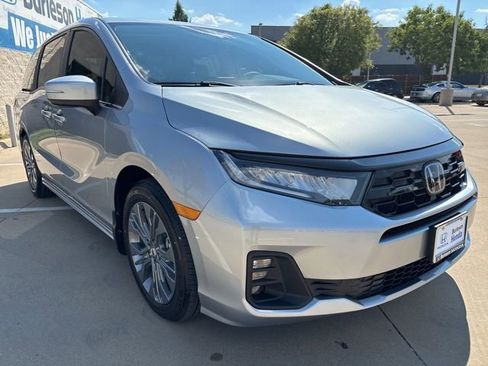 New 2026 Honda Odyssey Touring image 2