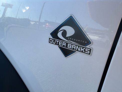 Used 2024 Ford Bronco Outer Banks w/ Sasquatch Package image 12