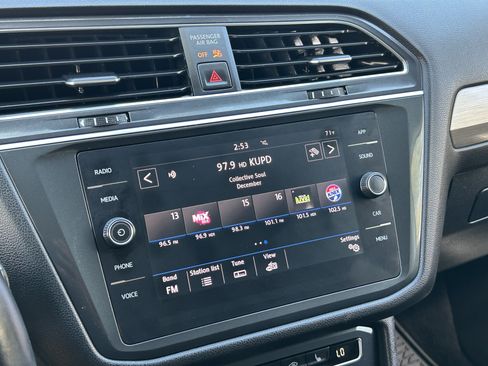Used 2019 Volkswagen Tiguan SE FWD image 21