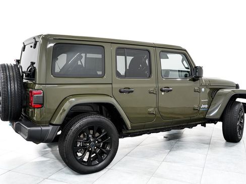 Used 2024 Jeep Wrangler Unlimited Sahara w/ Technology Group AWD/4WD image 7