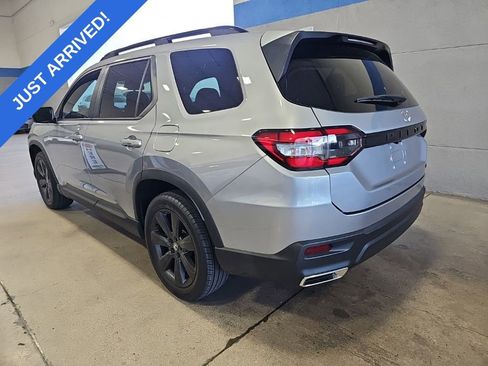 Certified 2024 Honda Pilot Sport image 4