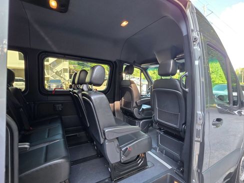 Used 2019 Mercedes-Benz Sprinter 2500 image 28