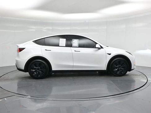 Used 2025 Tesla Model Y Long Range image 24