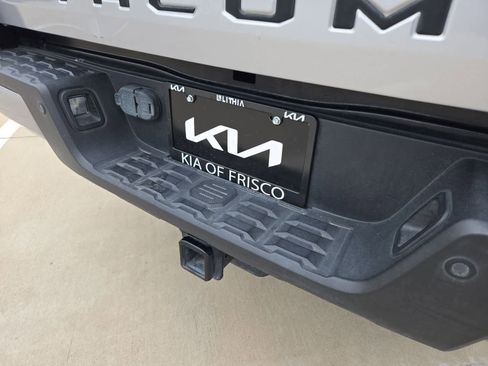 Used 2020 Toyota Tacoma TRD Sport w/ Technology Package AWD/4WD image 32