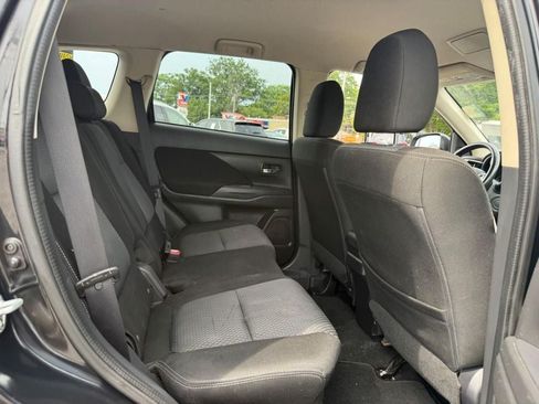 Used 2018 Mitsubishi Outlander SE FWD image 10