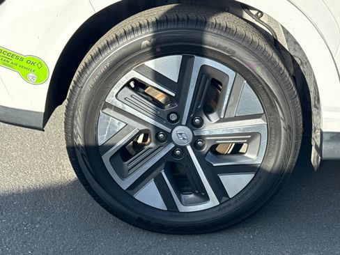 Used 2023 Hyundai Kona SE image 7