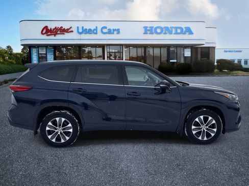 Used 2020 Toyota Highlander XLE image 6