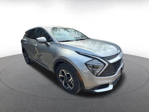 Used 2025 Kia Sportage LX image 2