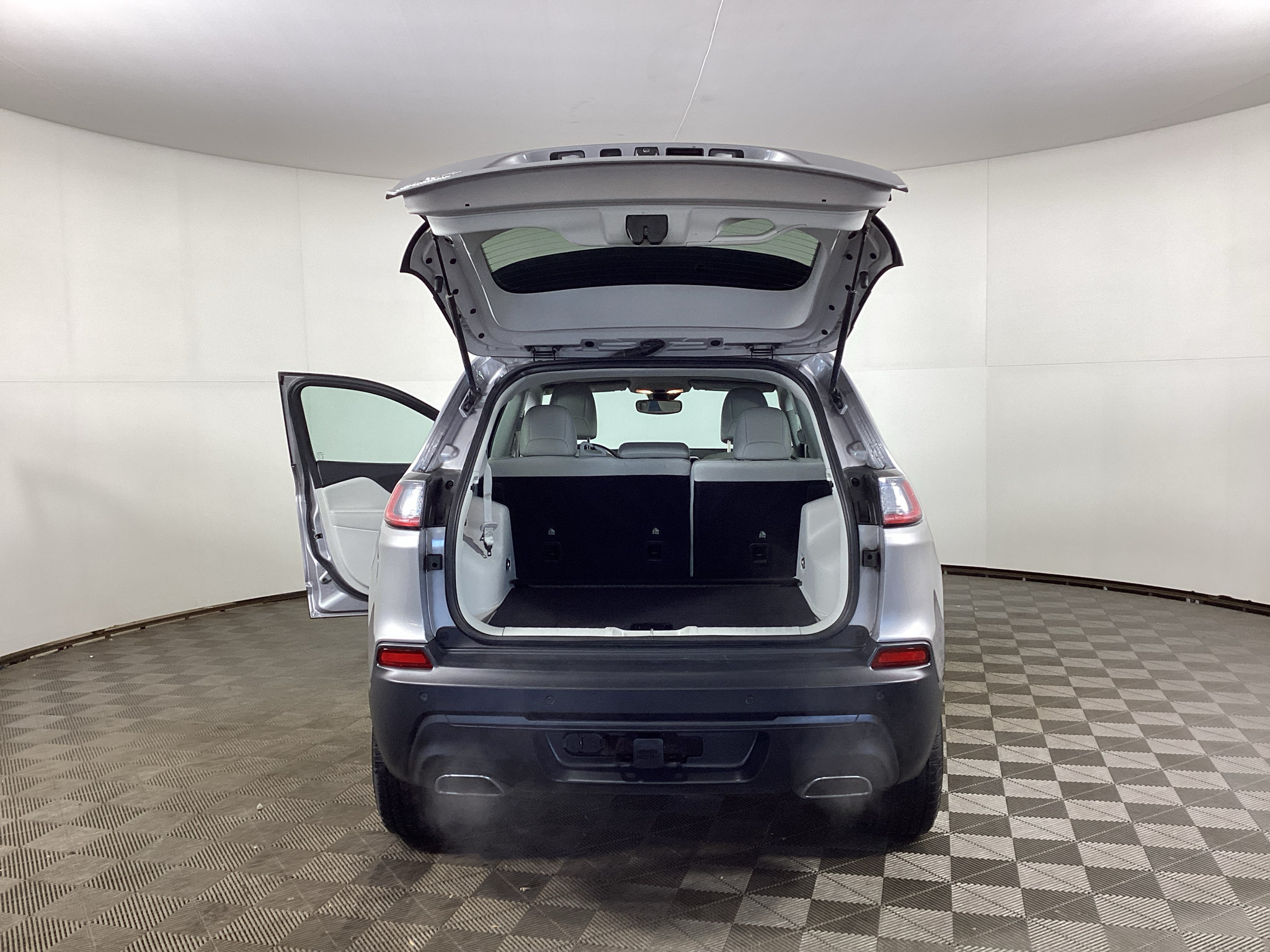 Used 2020 Jeep Cherokee Latitude Lux w/ Trailer Tow Group AWD/4WD image 32