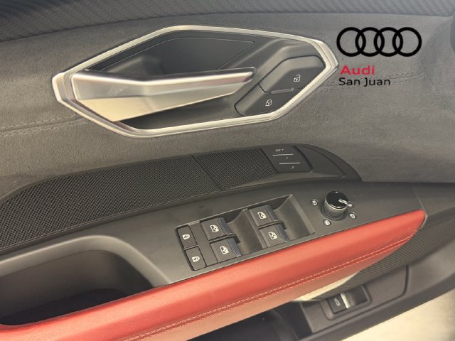 Used 2022 Audi RS e-tron GT w/ Carbon Performance Package AWD/4WD image 33
