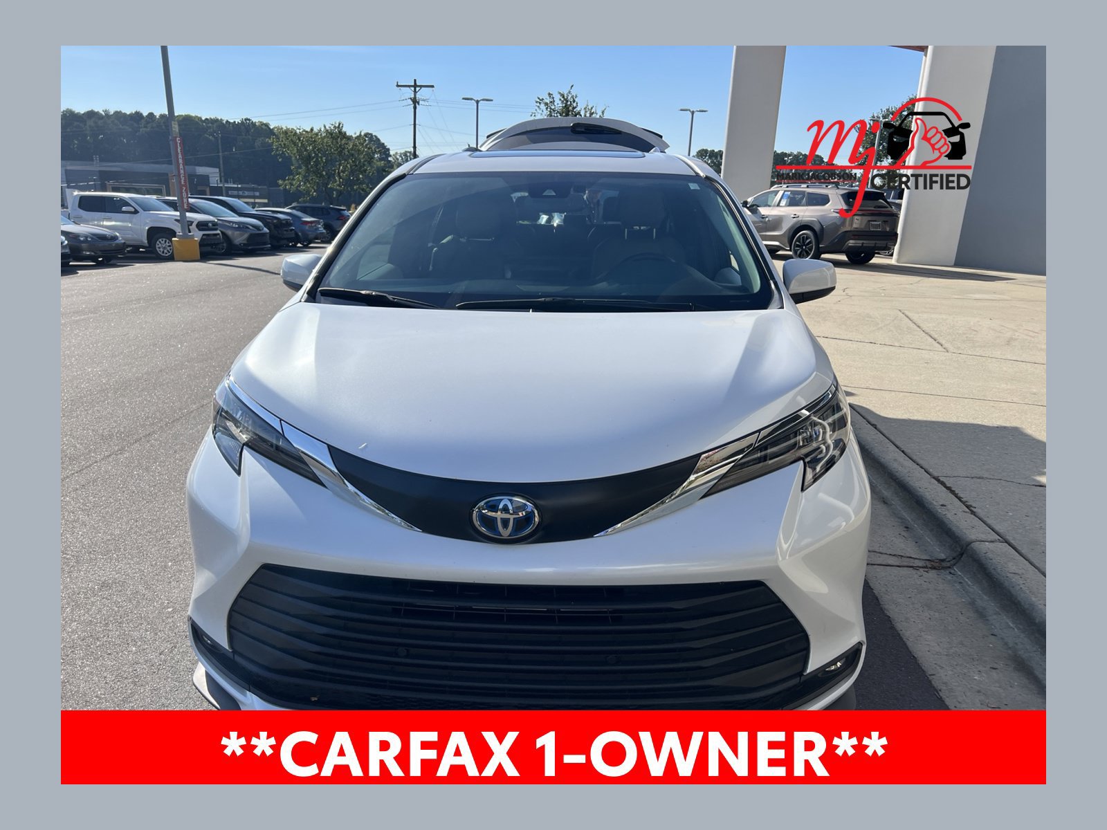 Used 2025 Toyota Sienna XLE FWD image 1