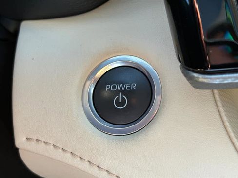 Used 2024 Toyota Highlander Platinum image 18