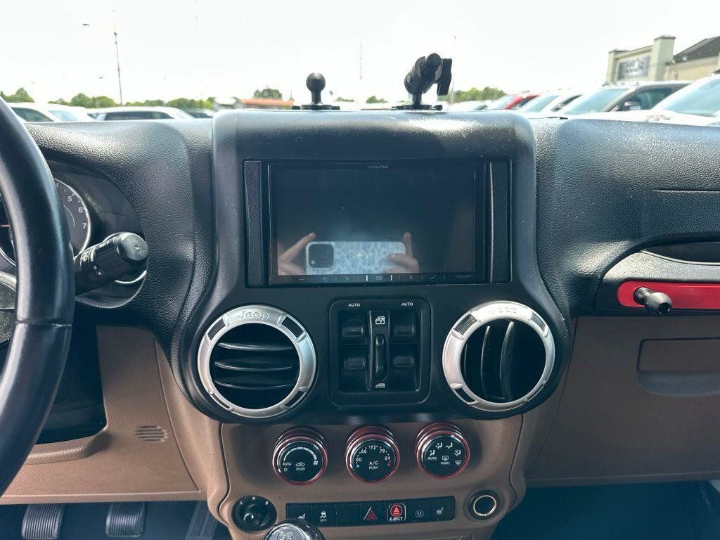 Used 2017 Jeep Wrangler Unlimited Sahara w/ Max Tow Package AWD/4WD image 28
