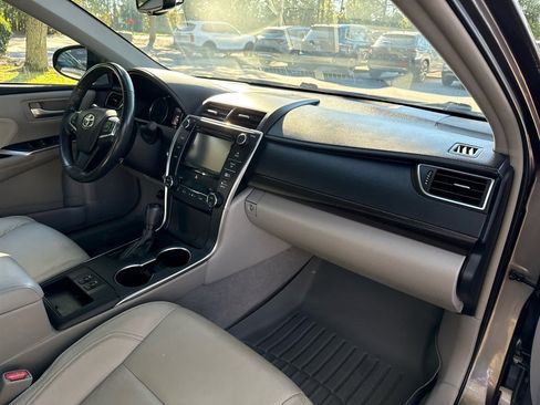 Used 2016 Toyota Camry XLE image 17