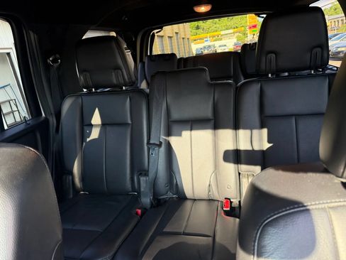 Used 2016 Ford Expedition XLT w/ Equipment Group 202A AWD/4WD image 14