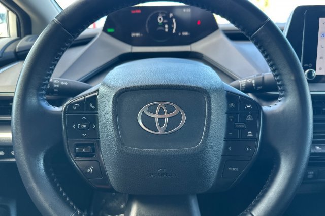 Certified 2025 Toyota Prius LE FWD image 28