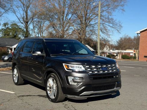 Used 2016 Ford Explorer XLT w/ Equipment Group 202A FWD image 8
