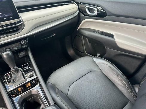 Used 2023 Jeep Compass Limited image 15