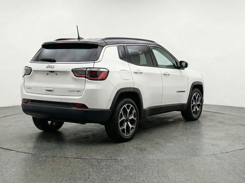 Used 2025 Jeep Compass Limited image 9