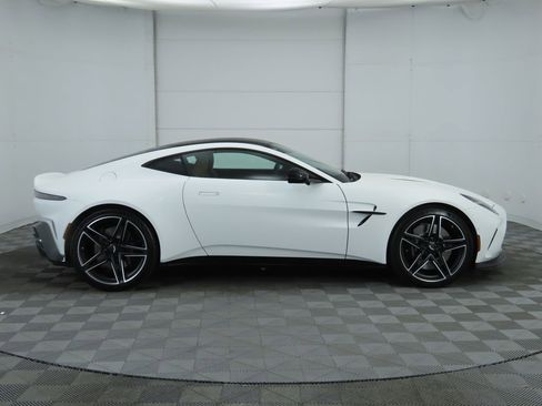 Used 2025 Aston Martin V8 Vantage Coupe image 4