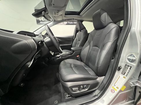Used 2017 Toyota Prius Four image 24