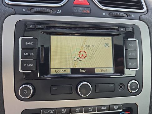 Used 2012 Volkswagen Eos Lux image 35