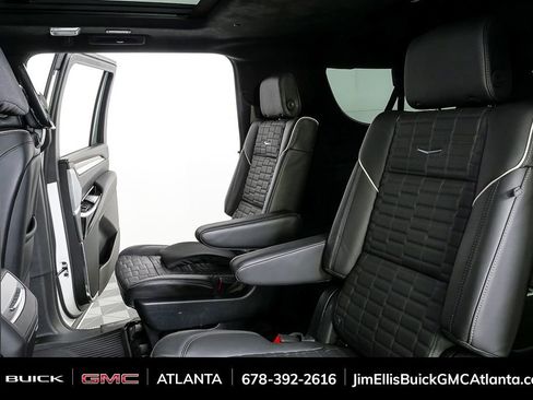 Used 2025 Cadillac Escalade ESV Sport Platinum image 25