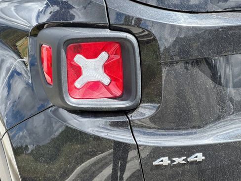 Used 2023 Jeep Renegade Latitude image 33