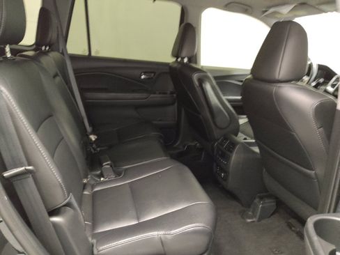 Used 2017 Honda Pilot Touring image 19