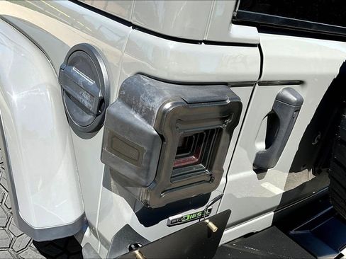 Used 2021 Jeep Wrangler Unlimited Rubicon AWD/4WD image 22
