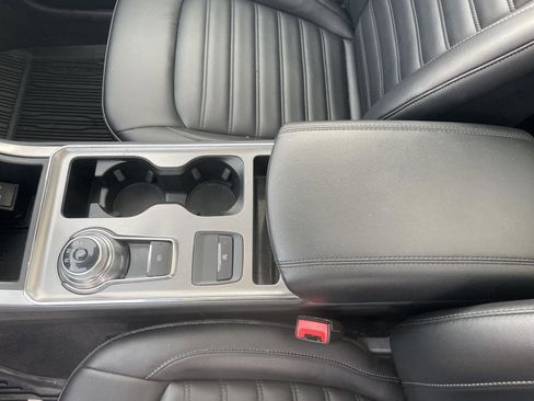 Used 2022 Ford Edge SEL w/ Convenience Package image 18