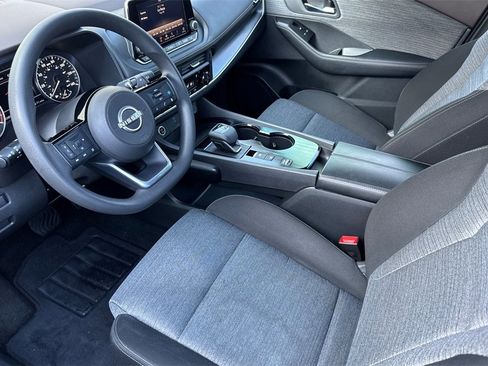 Used 2023 Nissan Rogue SV image 10