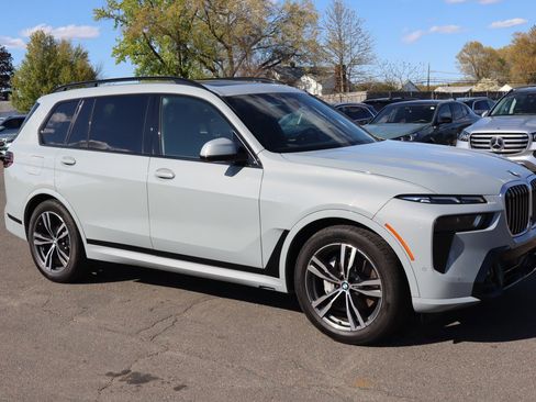 Used 2024 BMW X7 xDrive40i w/ Executive Package AWD/4WD image 4