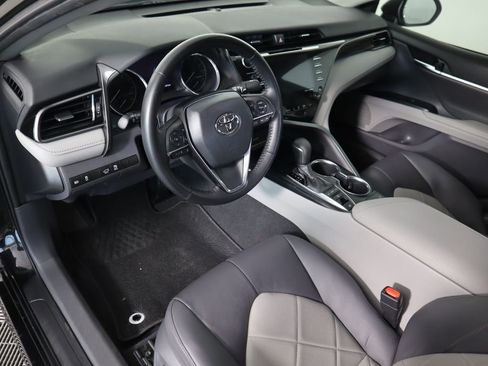 Used 2019 Toyota Camry XLE image 9