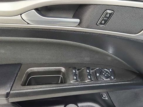 Used 2019 Ford Fusion SE FWD image 15