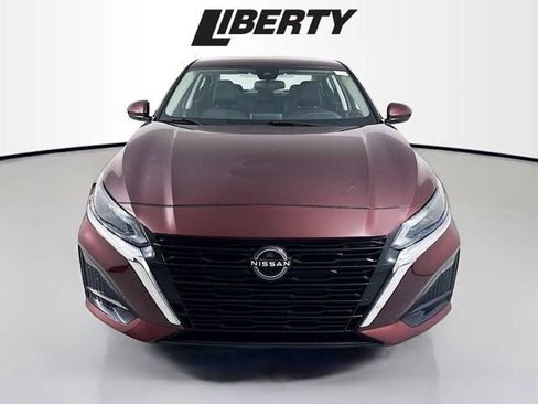 Used 2023 Nissan Altima 2.5 SV image 2