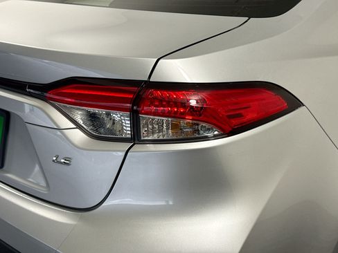 Used 2022 Toyota Corolla LE w/ LE Convenience Package FWD image 34