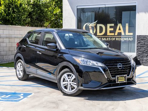Used 2023 Nissan Kicks S FWD image 2