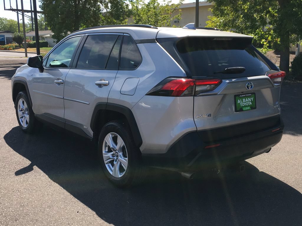 Used 2019 Toyota RAV4 LE w/ Carpet Mat Package AWD/4WD image 5