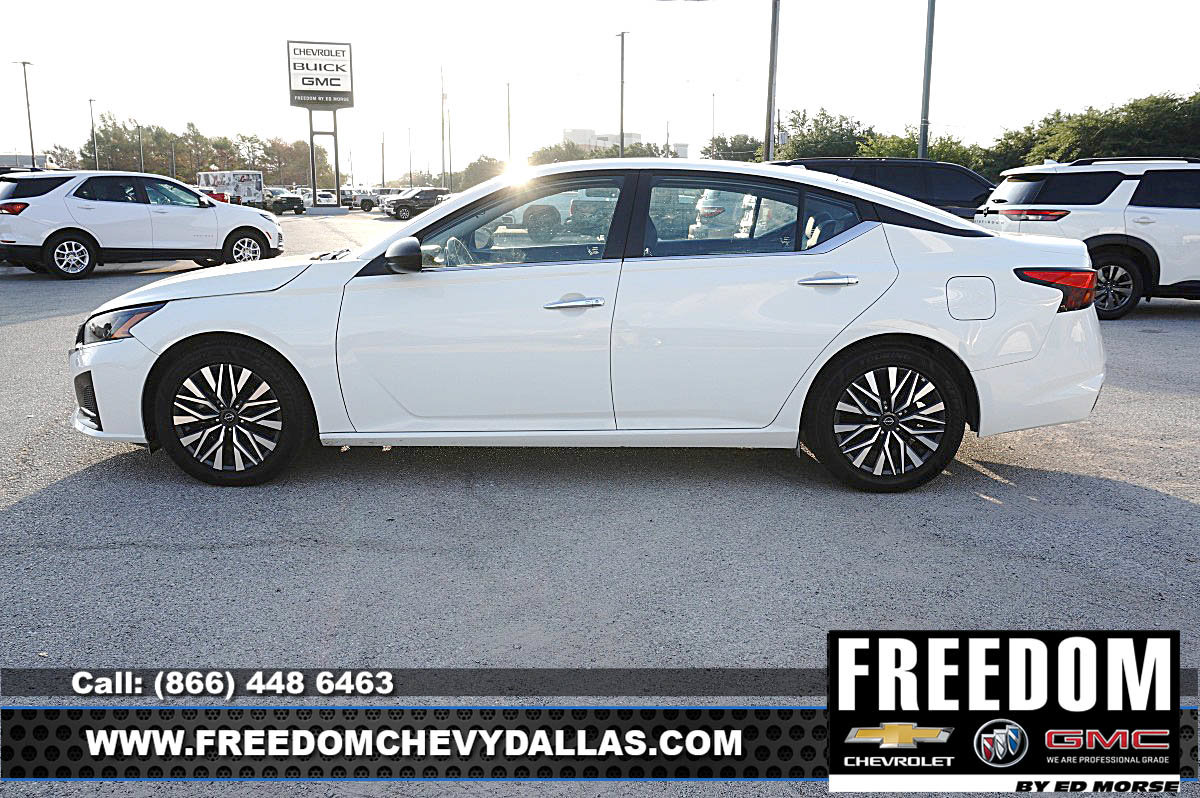 Used 2025 Nissan Altima 2.5 SV FWD image 4