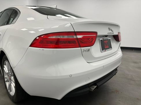 Used 2018 Jaguar XE Premium image 17