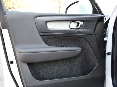 Certified 2025 Volvo XC40 B5 Core image 11